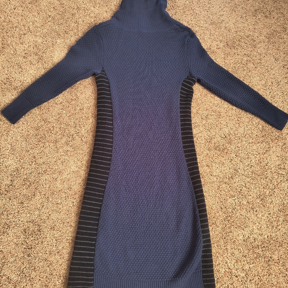 Elegant Purple Turtleneck Dress - Picture 3 of 3